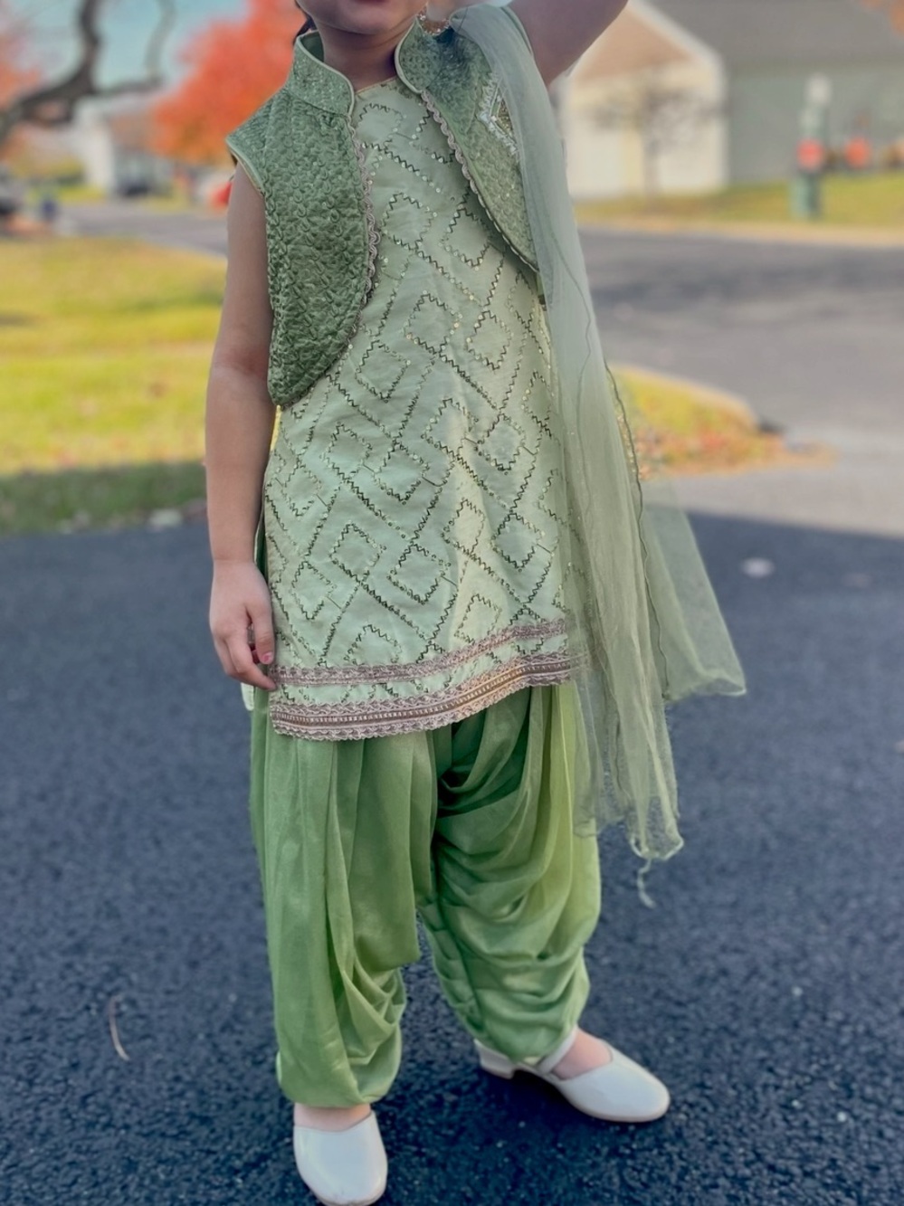 Brand new Kids Green Traditional Costume  patiala 4 pieces Set -